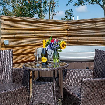 Waenfechan Glamping With Hot Tubs Colwyn Bay Buitenkant foto