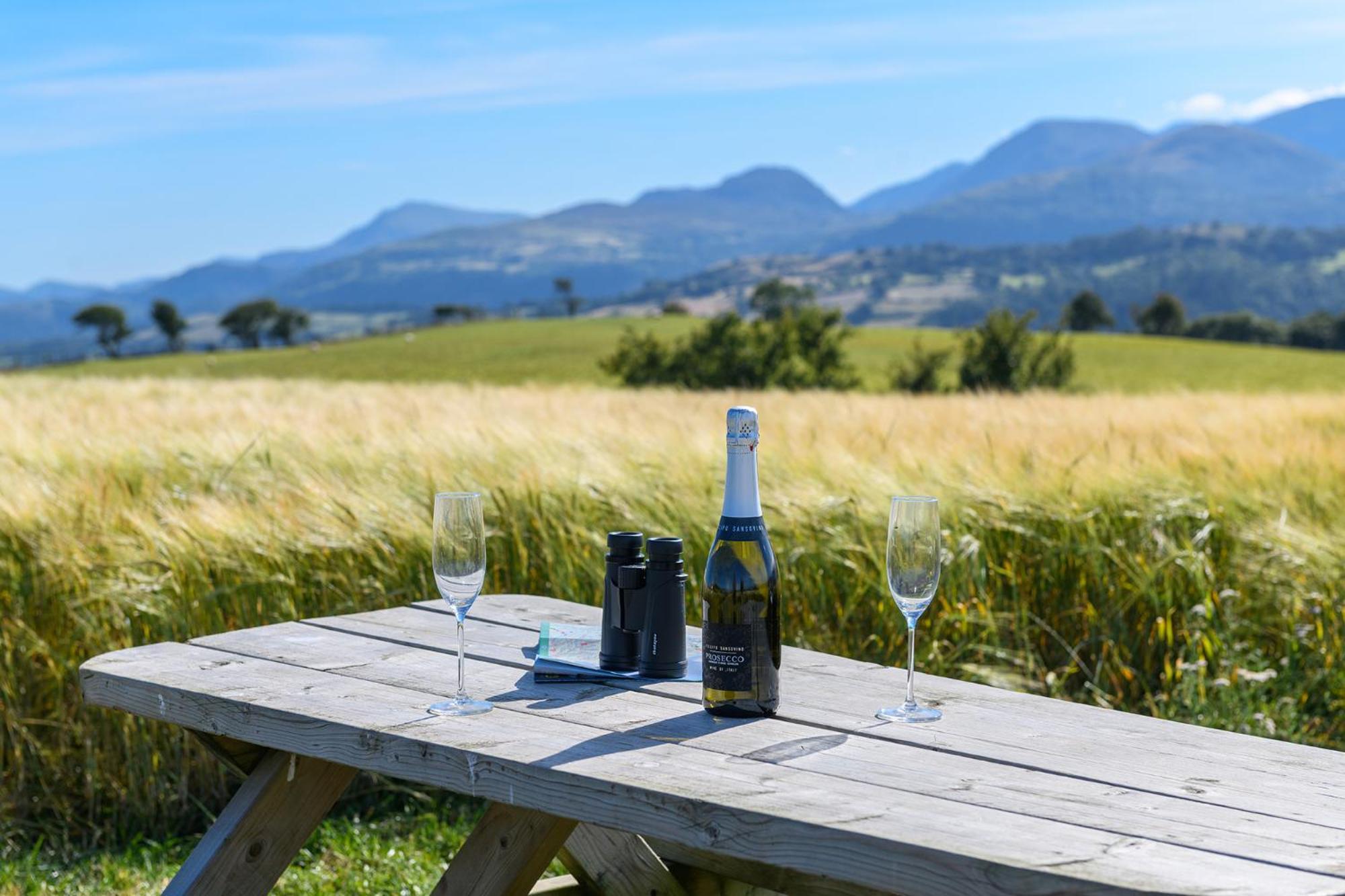 Waenfechan Glamping With Hot Tubs Colwyn Bay Buitenkant foto