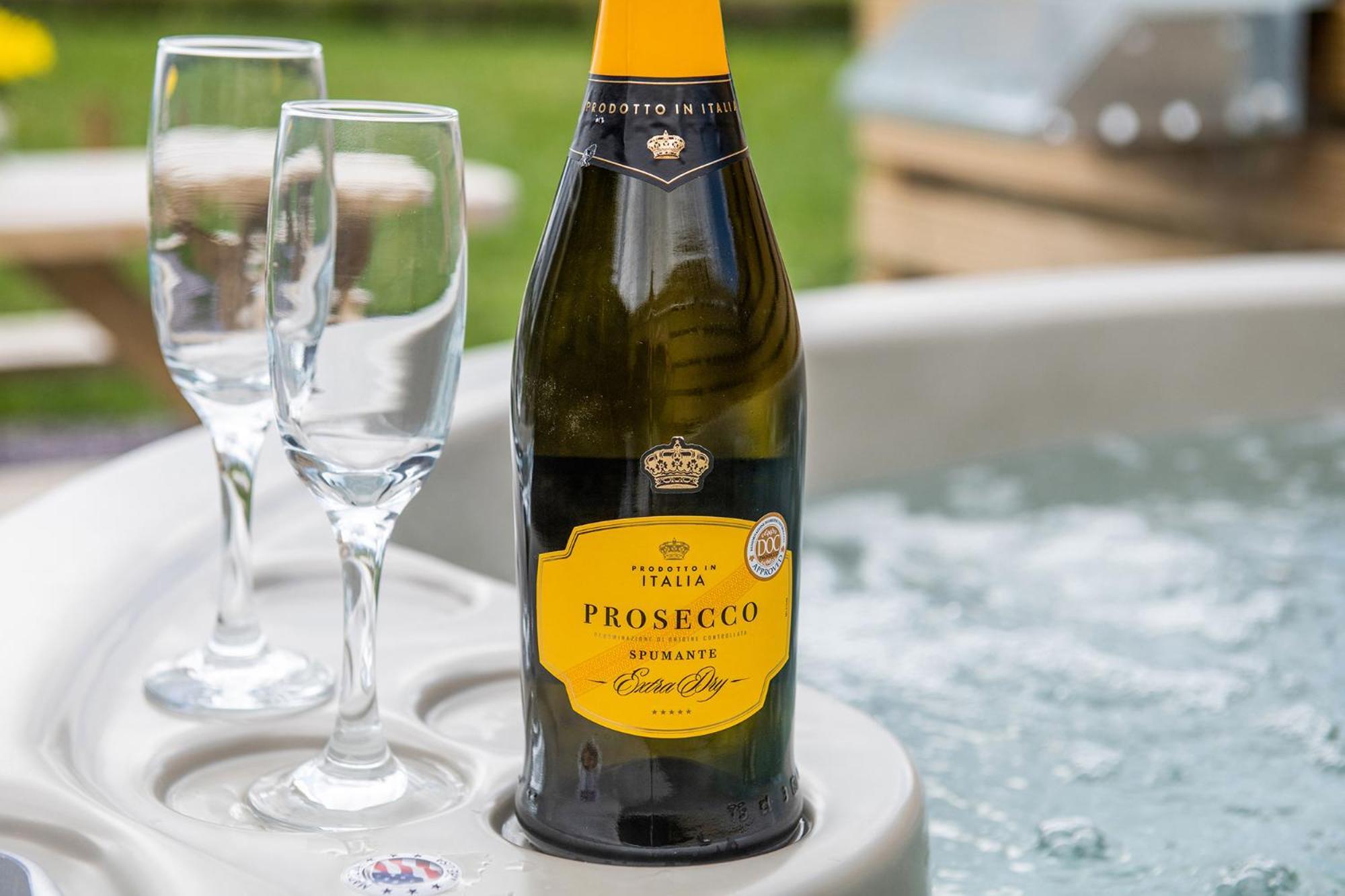 Waenfechan Glamping With Hot Tubs Colwyn Bay Buitenkant foto