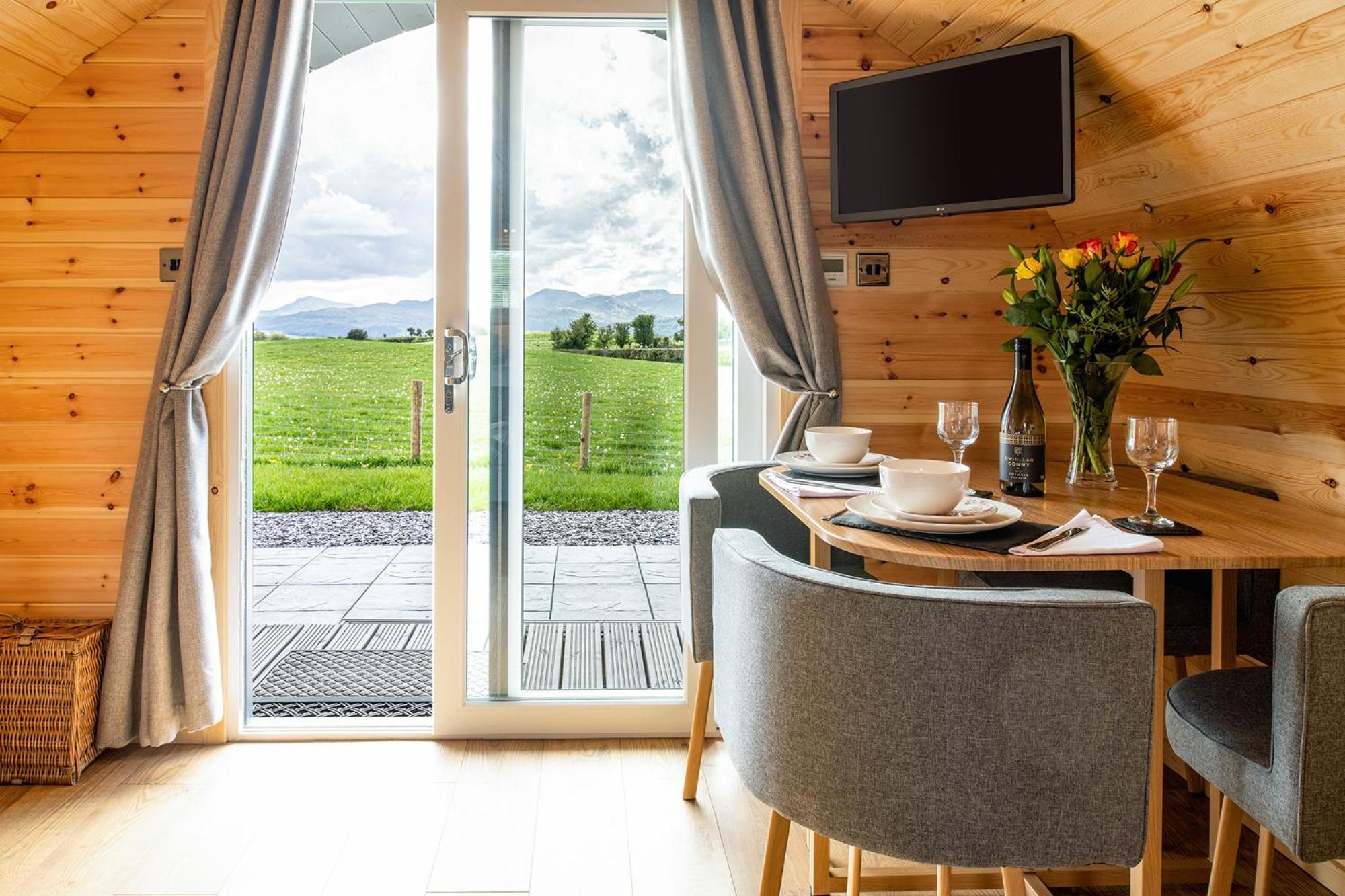Waenfechan Glamping With Hot Tubs Colwyn Bay Buitenkant foto